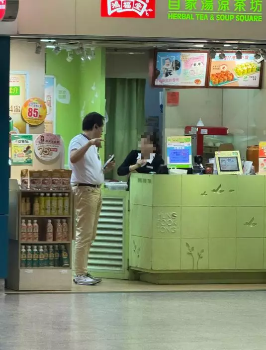 有網友早前目擊一名大叔突向一名鴻福堂職員表明會員身份,但竟然是為了問一個與會籍毫不相關的問題。Threads 圖片
