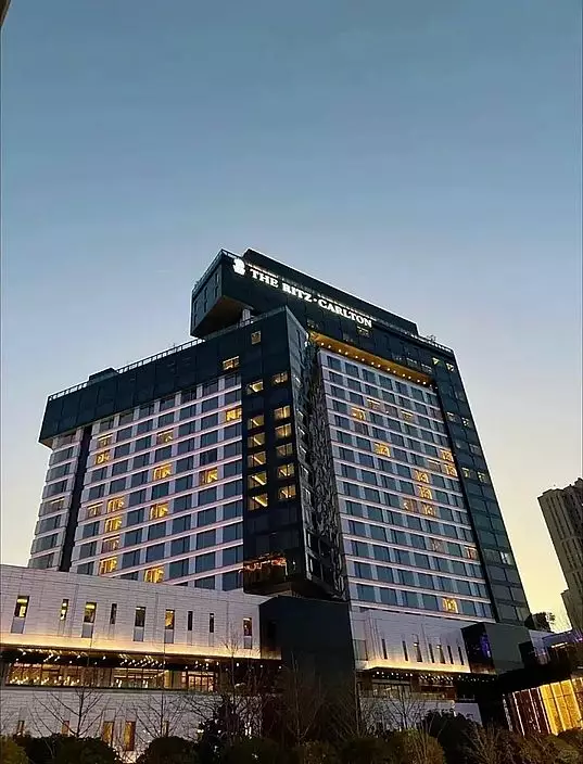 西安麗思卡爾頓酒店位於高新區,是萬豪集團旗下的豪華型酒店。小紅書圖片
