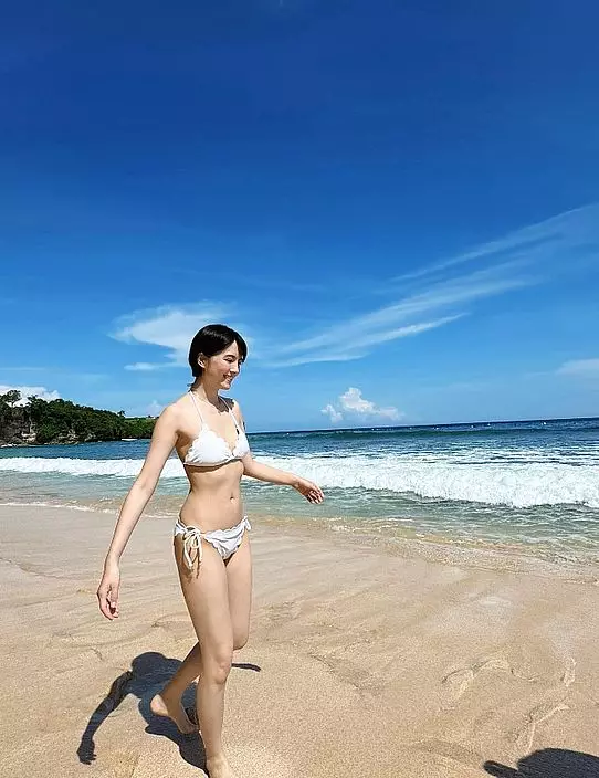 Anjaylia一心穿比堅尼拍親子寫真