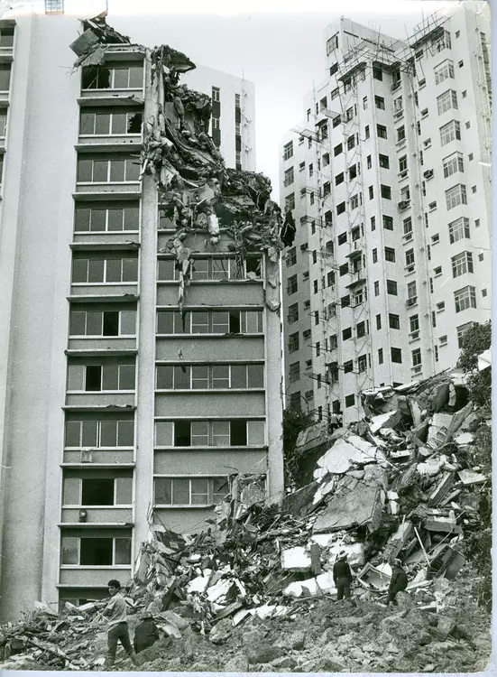 當年旭龢大廈折斷倒塌。(圖片來源:星島日報)