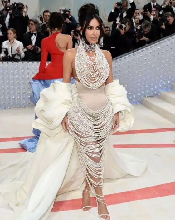 Kim Kardashian性感上陣。