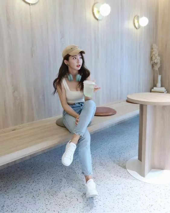 着普通背心也會變成騷事業線。