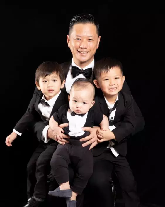 胡杏兒與李乘德2015年12月結婚，先後誕下三個得意囝囝。