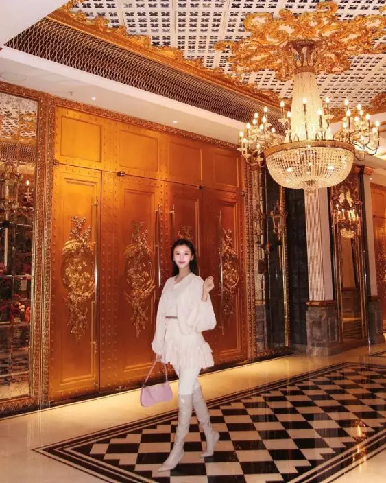 吳玥彤經常出入酒店。