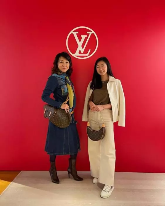 細女Chloe留學美國,在紐約大學畢業