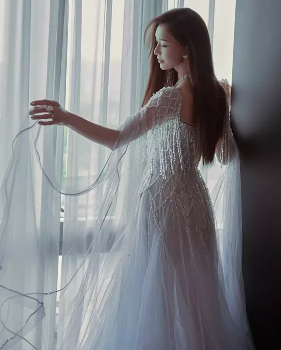 她坦言現階段仍以家庭為先
