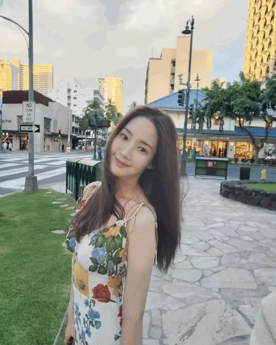 因前男友姜宗賢涉嫌詐騙等相關事項,朴敏英正接受檢方調查,並已被禁出境。