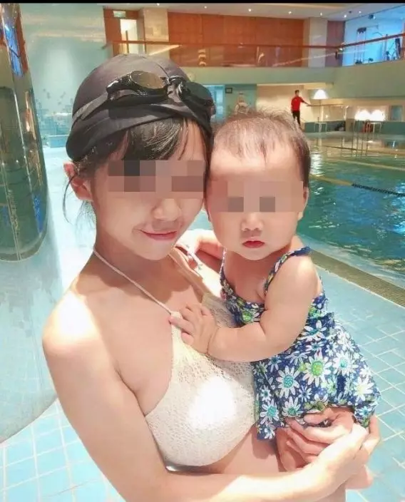 她分享與女兒的合照。網圖