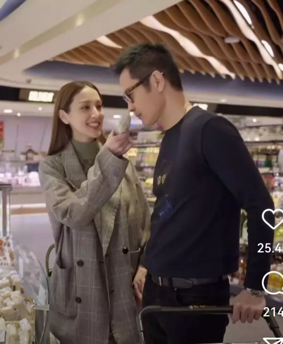TVB廣告天后陳凱琳同老公鄭嘉穎拍住上賺錢。