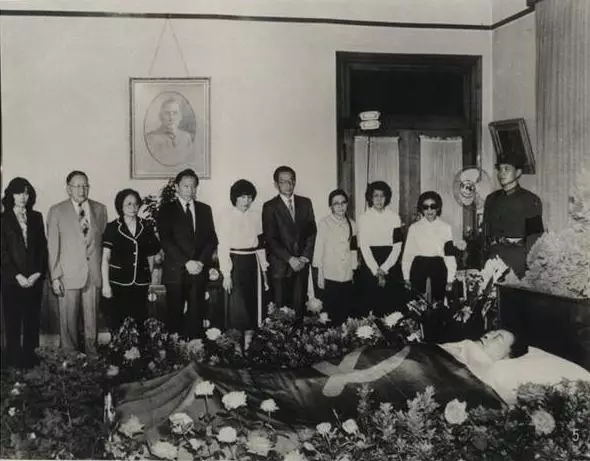 宋慶齡追悼會 (網上圖片)