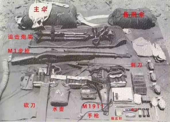 國軍傘兵裝備和美軍一樣,有M1卡賓槍及湯普森衝鋒鎗 (網上圖片)