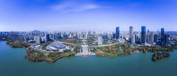 Foreign visitors get a close look at Hefei's emerging tech sector