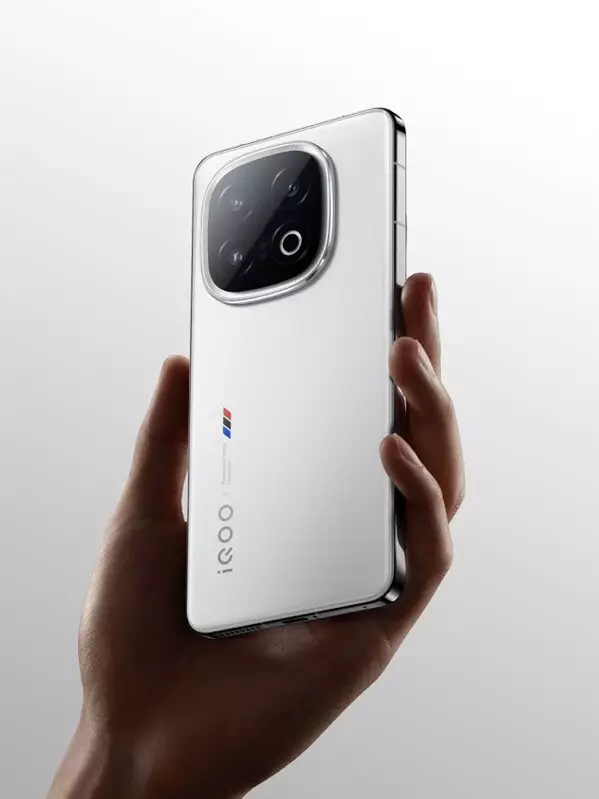iQOO 13 unleashes the full potential of Snapdragon® 8  Elite with joint tuning for the ultimate mobile experience