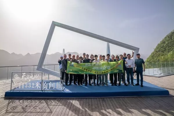 Media Tour Explores Guizhou's Mega Projects, Highlighting Engineering and National Pride