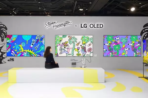 LG OLED X STEVEN HARRINGTON AT FRIEZE NEW YORK: WHERE VIBRANT POP ART MEETS THE TRANSPARENT OLED TV