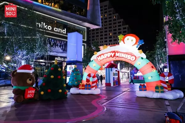 MINISO Brings Christmas Cheer to Bangkok's Siam Square with YOYO and Signature Characters, Closing Out a Standout Year in Thailand