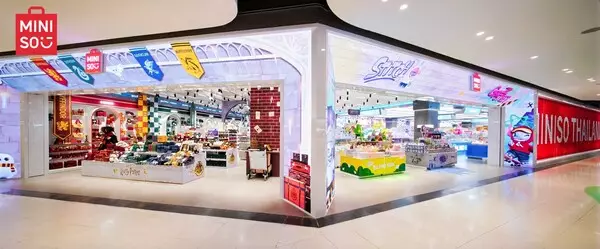 MINISO Brings Christmas Cheer to Bangkok's Siam Square with YOYO and Signature Characters, Closing Out a Standout Year in Thailand