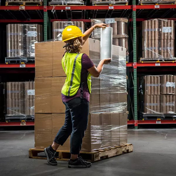 Amcor's Earth Sense® Pro wins FPA award for advancing ultra-performance stretch hand film