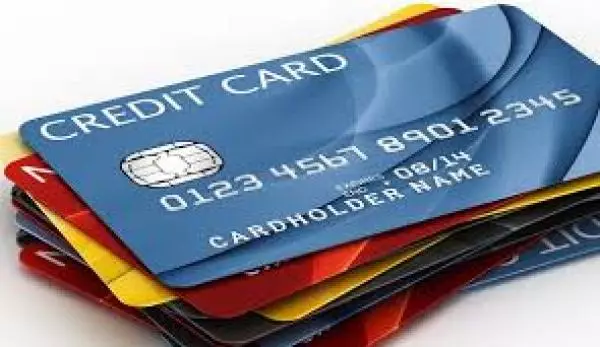金管局已向銀行發出兩個新指引，加強對信用卡客戶的保障。資料圖片