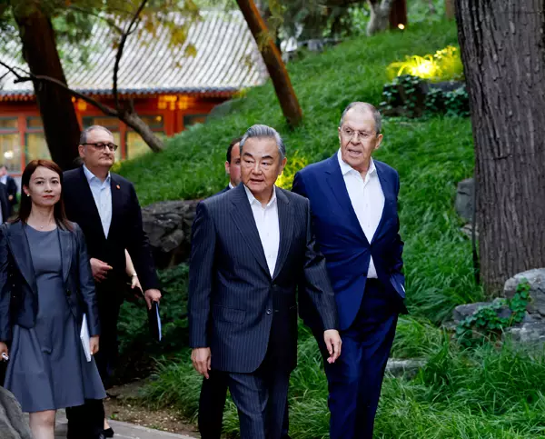王毅在北京會見俄羅斯外長拉夫羅夫。外交部圖片