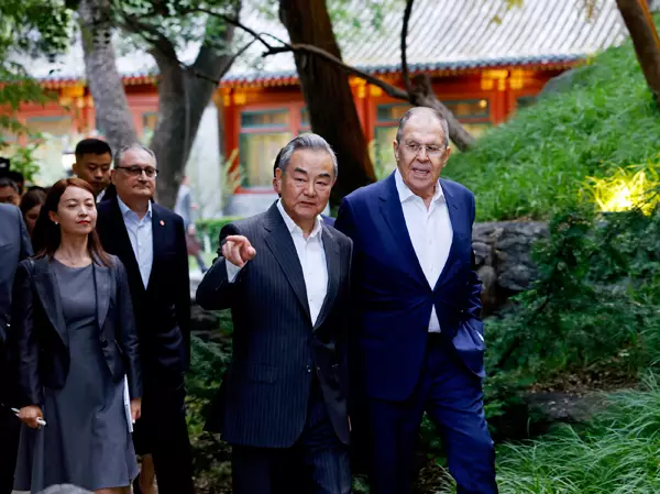 王毅在北京會見俄羅斯外長拉夫羅夫。外交部圖片