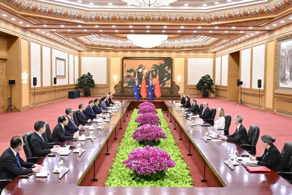 國家主席習近平在北京與到訪的澳洲總理阿爾巴內塞一行會談。外交部圖片