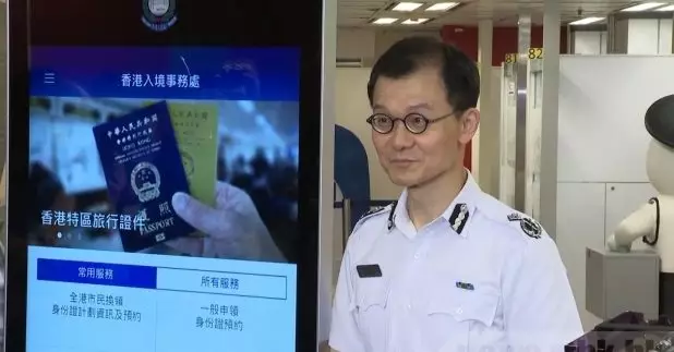陳天賜表示,新的自助申請證件服務站共有28部,分布於入境處總部及6個分區辦事處。(梁禎祥攝)