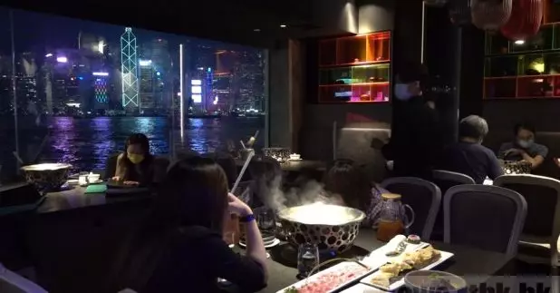 政府星期三起收緊防疫措施，「限聚令」收緊2人。（港台圖片）