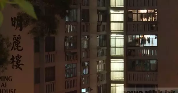 彩雲邨明麗樓整幢大廈的33及34室單位住戶須撤離。（梁禎祥攝）