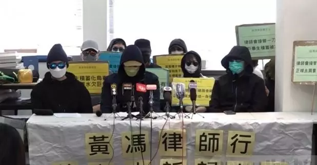 出席記者會的苦主要求政府介入，協助他們盡快取回資產。（梁奕豪攝）