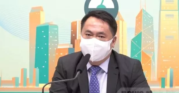 黃志光表示，新停車收費錶採用的毫米波雷達技術，只能偵測車位有沒有被使用。（陳浚銘攝）