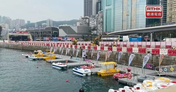 場地內有20艘水上單車可供租用，負責人表示，今日預約全滿。（王慧煊攝）