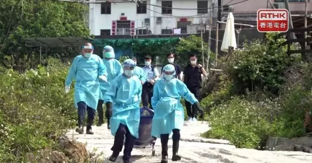 警方清晨6時半，接獲一名52歲男子報案，聲稱在馬鞍山梅子林路住所殺害其同居女友。