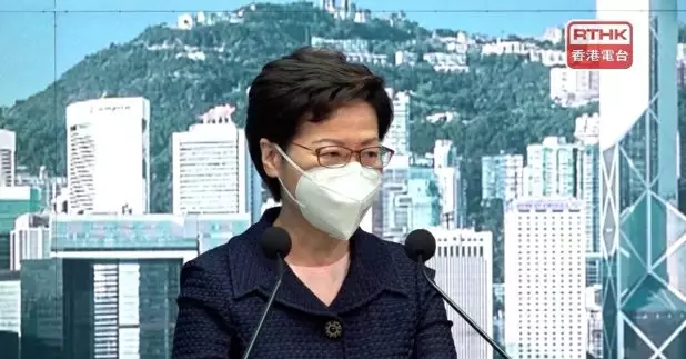 林鄭月娥說，社交距離措施將於周四放寬。（黎蕙珊攝）