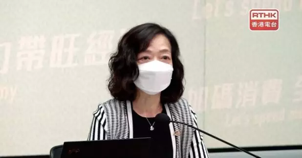 王學玲表示，是否「移民」很難定義，在相關期間不在港、被界定為不合資格的市民，可以申請覆核。（陳映蓉攝）