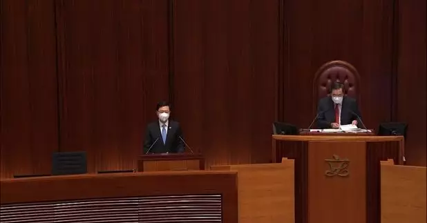 李家超在答問會上表示,政府設立四個工作組處理跨代貧窮及統籌土地房屋等問題。