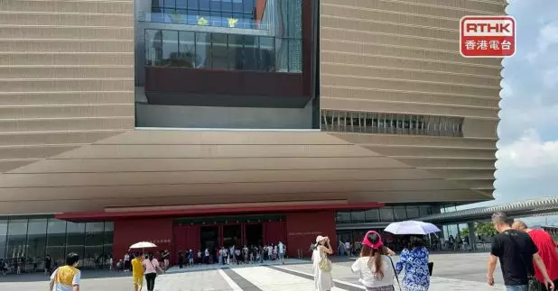 不少訪港內地旅客來港後，到訪香港故宮文化博物館，有旅客對三星堆遺址的展品感震撼。(陳曉筠攝)