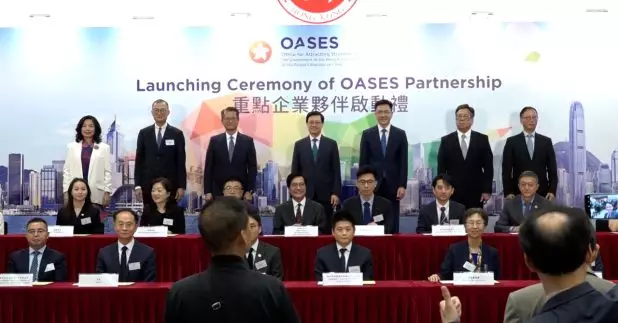 特區政府去年成立的引進重點企業辦公室，至今引入約30間企業來港落戶或擴展業務。多間企業，包括華為、美團等，今天和特區政府簽署協定，正式成為香港的重點企業夥伴。（孔令輝攝）