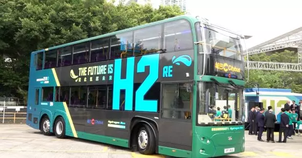 城巴引入全港首輛雙層氫能巴士，預計最快明年1月載客，會先行走九龍區路線。（劉澤浩攝）