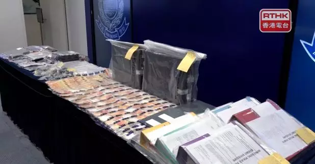 警方拘捕35人，涉嫌企圖詐騙政府「科技券」資助。（林紹鋒）