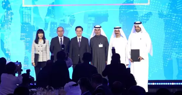 「一帶一路」專員何力治表示，看到更多新興市場包括中亞及北非等，對香港興趣越來越高，對香港作為「一帶一路」樞紐感興趣，希望來港做生意或尋找合作夥伴。（港台圖片）