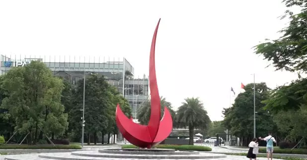 廣東省常務副省長張虎表示,港澳居民北上熱度高企,2023年約有5300萬人次香港居民北上內地,形容雙向奔赴已成為生活新常態,未來會不斷提升大灣區內外聯通能力。