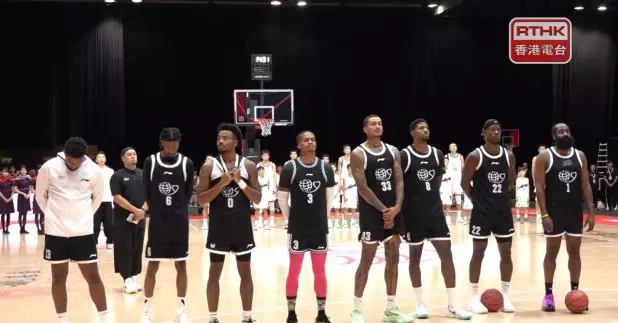 由NBA球員組成的國際籃球明星隊，包括9屆全明星球員保羅佐治，當紅球星占士夏登、占美畢拿及贏得過NBA總冠軍的基爾古斯馬。（孔令輝攝）