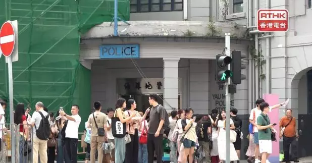 內地由今日起一連三日是中秋節假期，不少內地人來港旅遊。