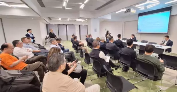 市建局早前夥拍香港房屋經理學會於「龍城」區試行「聯廈聯管」管理模式。韋志成網誌圖片