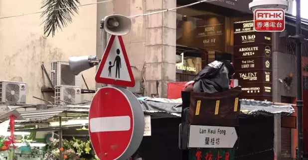 警方萬聖節蘭桂坊裝50組閉路電視監察，首次啟用人流估算系統。（梁禎祥攝）