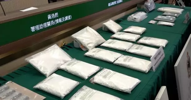 海關在本月進行連串打擊太空油的執法行動，拘捕7人。（廖漢榮攝）