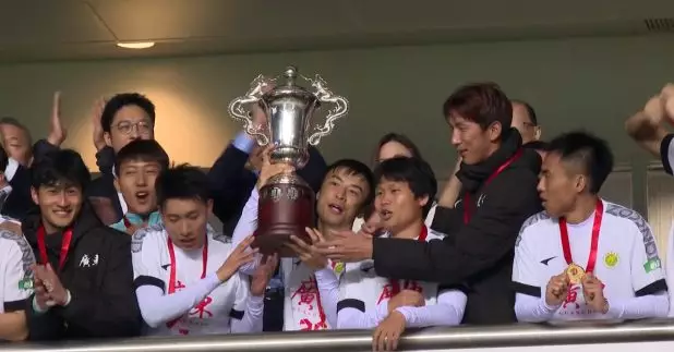 省港盃足球賽第二回合，港隊主場1：2廣東隊，總比數2：3不敵對手，廣東隊連續兩屆奪冠。