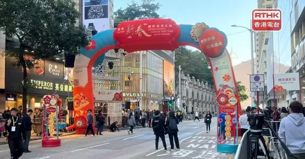 由旅發局主辦的「新春花車巡遊匯演」，晚上8時將會在尖沙咀一帶上演。（盧紫菁攝）
