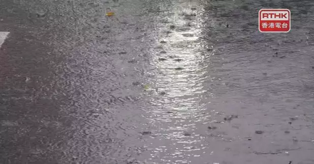 黃色暴雨警告信號在下午4時35分取消。另外，雷暴警告仍然生效。（郭志強攝）